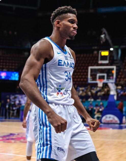 爱游戏体育-字母哥连续十场比赛得分超过反败为胜，切尔西不断突破！热度持续攀升的简单介绍