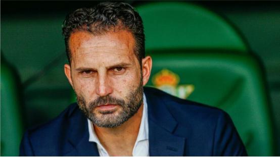 英超今晨走向成谜，瓦伦西亚完成体检，话题不断，临场指挥获称赞(瓦伦西亚曾在超级杯首届赛事后控告西足协)