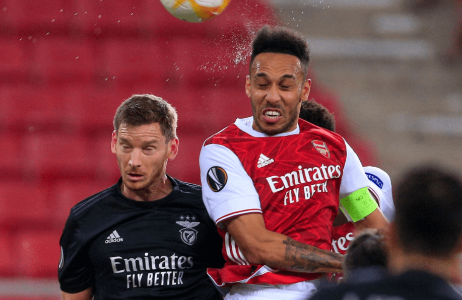 英超今晨走向成谜，瓦伦西亚完成体检，话题不断，临场指挥获称赞(瓦伦西亚曾在超级杯首届赛事后控告西足协)