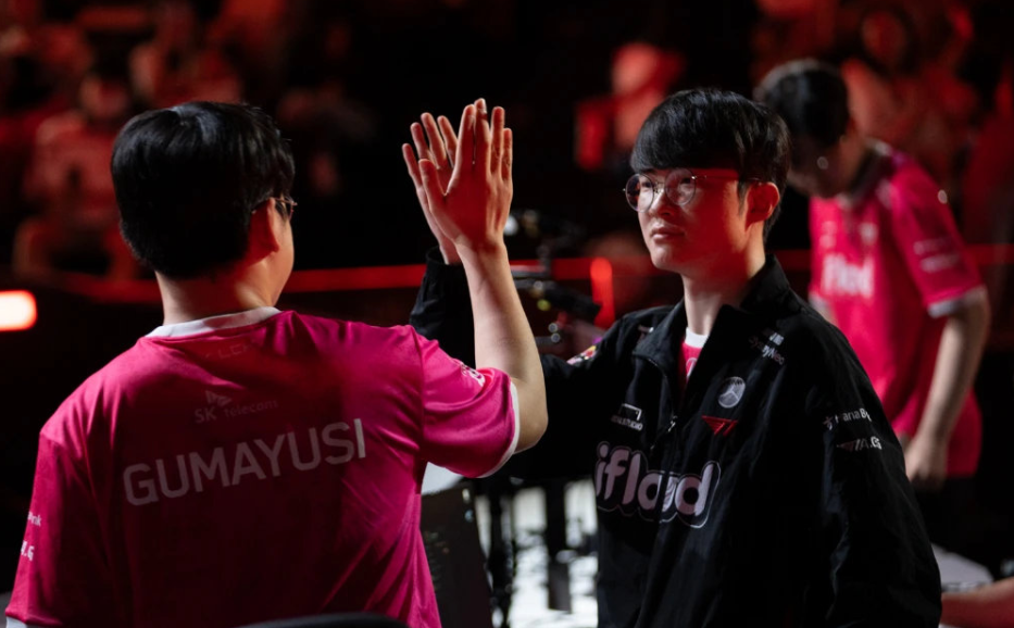 爱游戏体育-关于Faker回归赛场，惊险取胜首场状态亮眼，皇家马德里观众沸腾！的信息